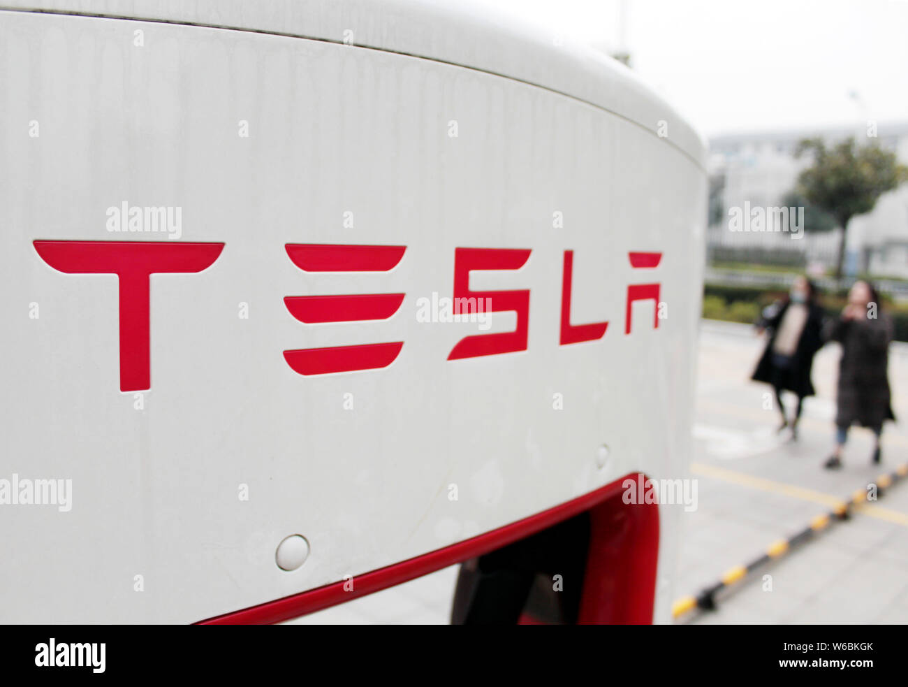 --FILE--View of a logo of Tesla in Changzhou city, east China's Jiangsu province, 24 March 2018.     U.S. electric vehicle maker Tesla has set up a wh Stock Photo