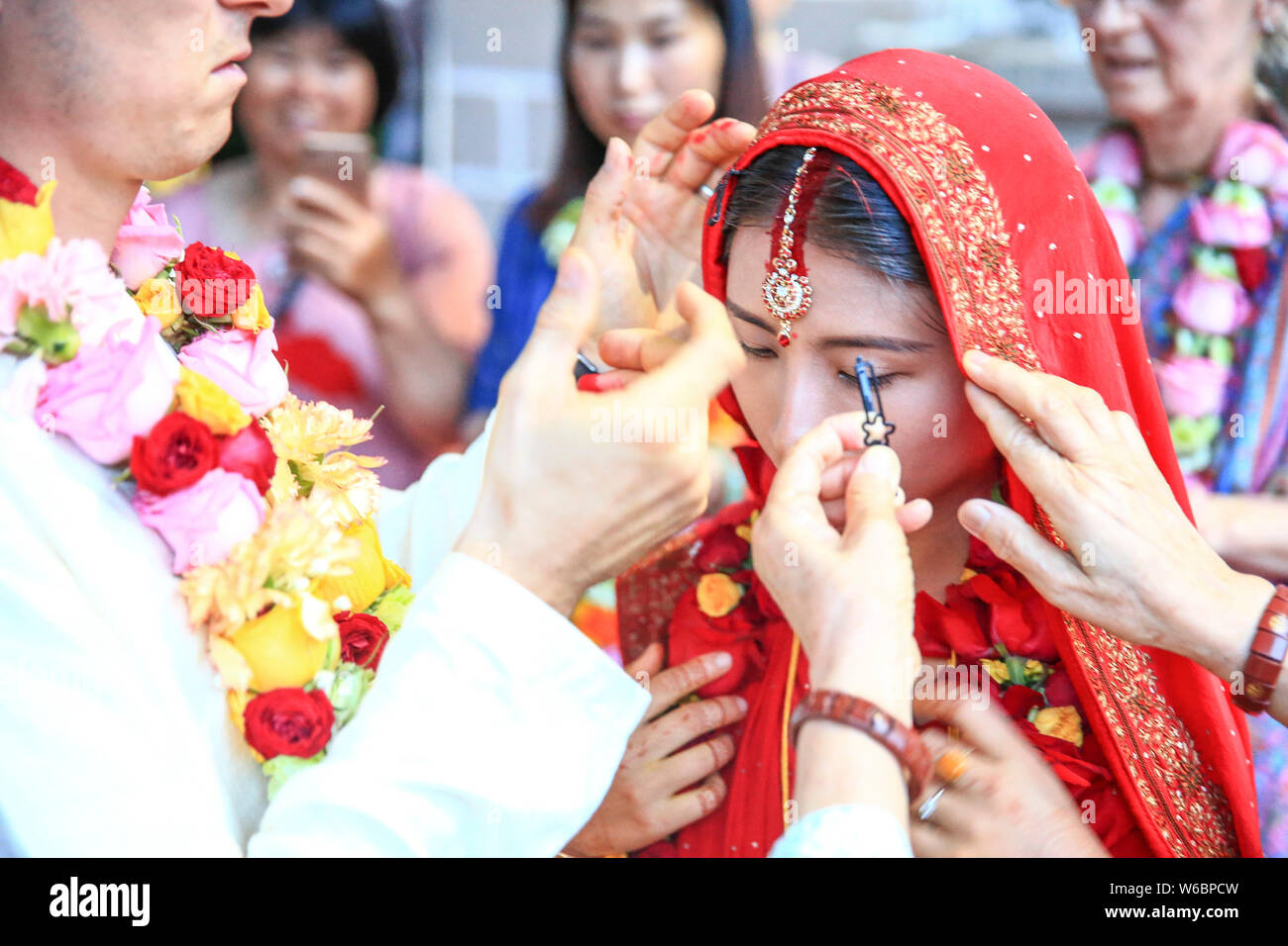 American Man Pabuk And His Chinese Wife Li Fei Both Of Whom