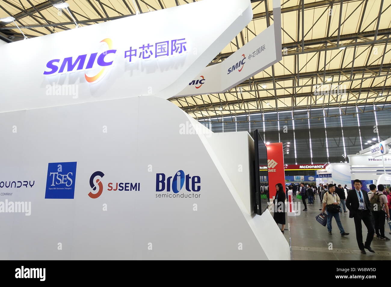File People Visit The Stand Of Semiconductor Manufacturing International Corporation Smic During An Exhibition In Shanghai China 26 October 20 Stock Photo Alamy