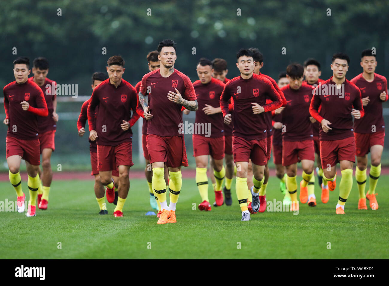 Players of Chinese national men's football team take part in a training  session before the CFA Team China Fountask Sports International Football  Match Stock Photo - Alamy
