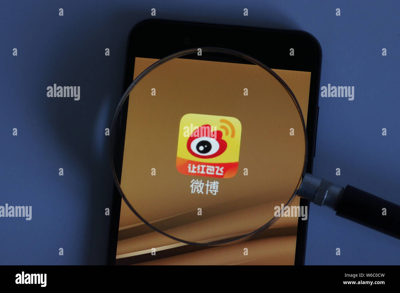 --FILE--A netizen browses an icon of Weibo, the Twitter-like ...