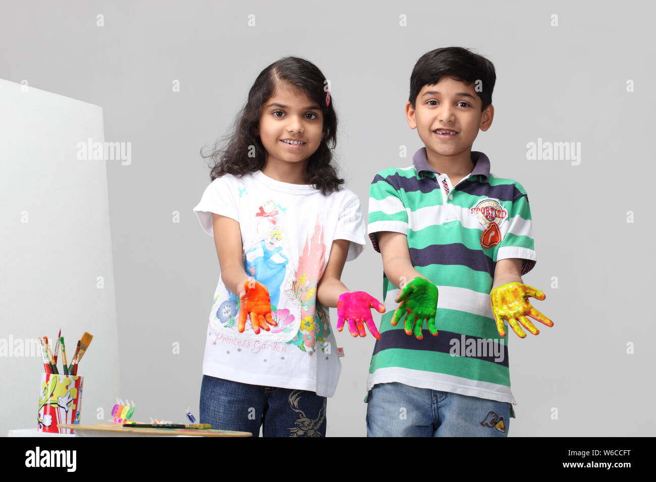 Indian Child Color Hand Indian boy with painted hands hi-res stock photography and images - Alamy