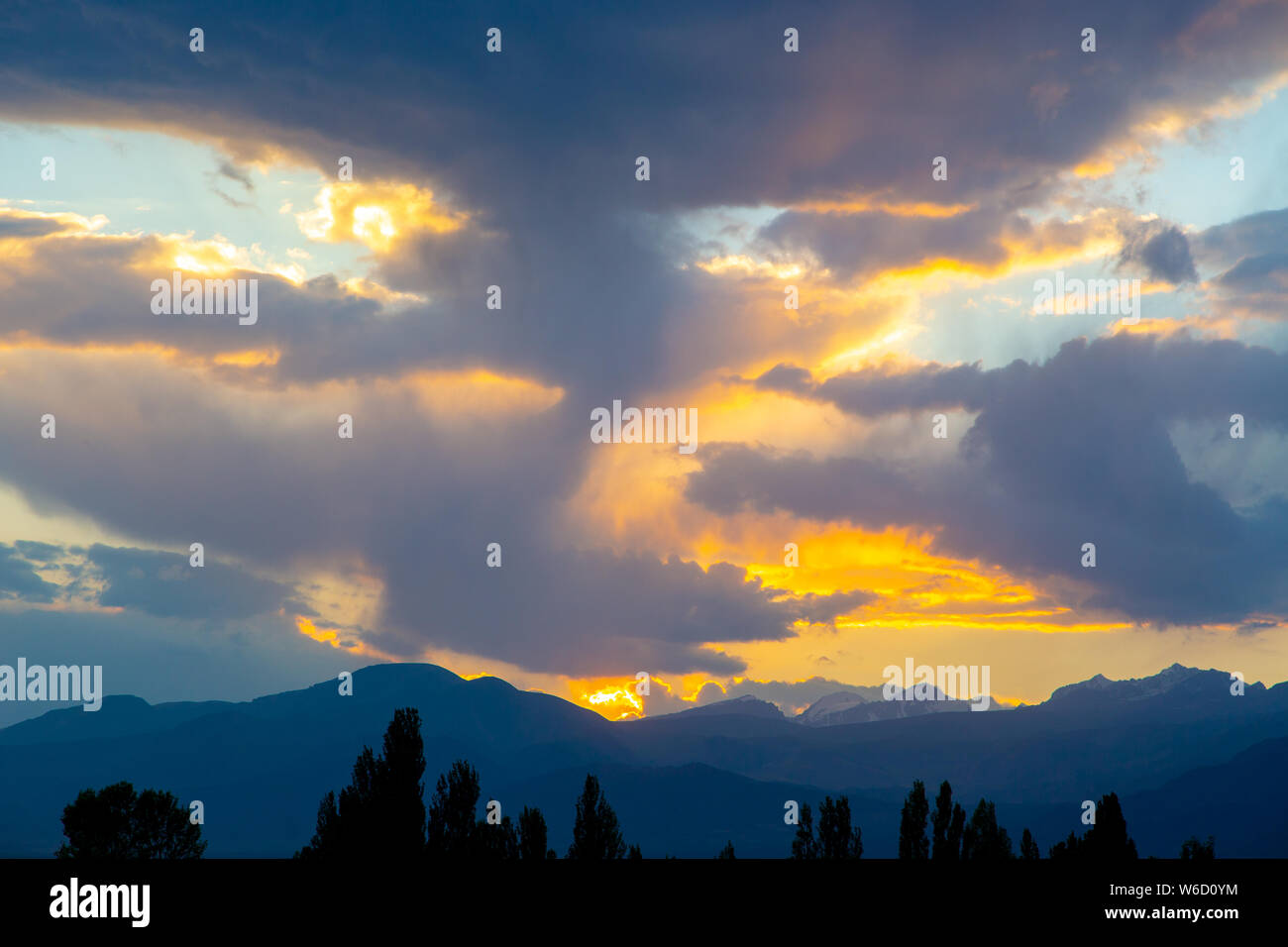 Soft sunset sky hi-res stock photography and images - Alamy