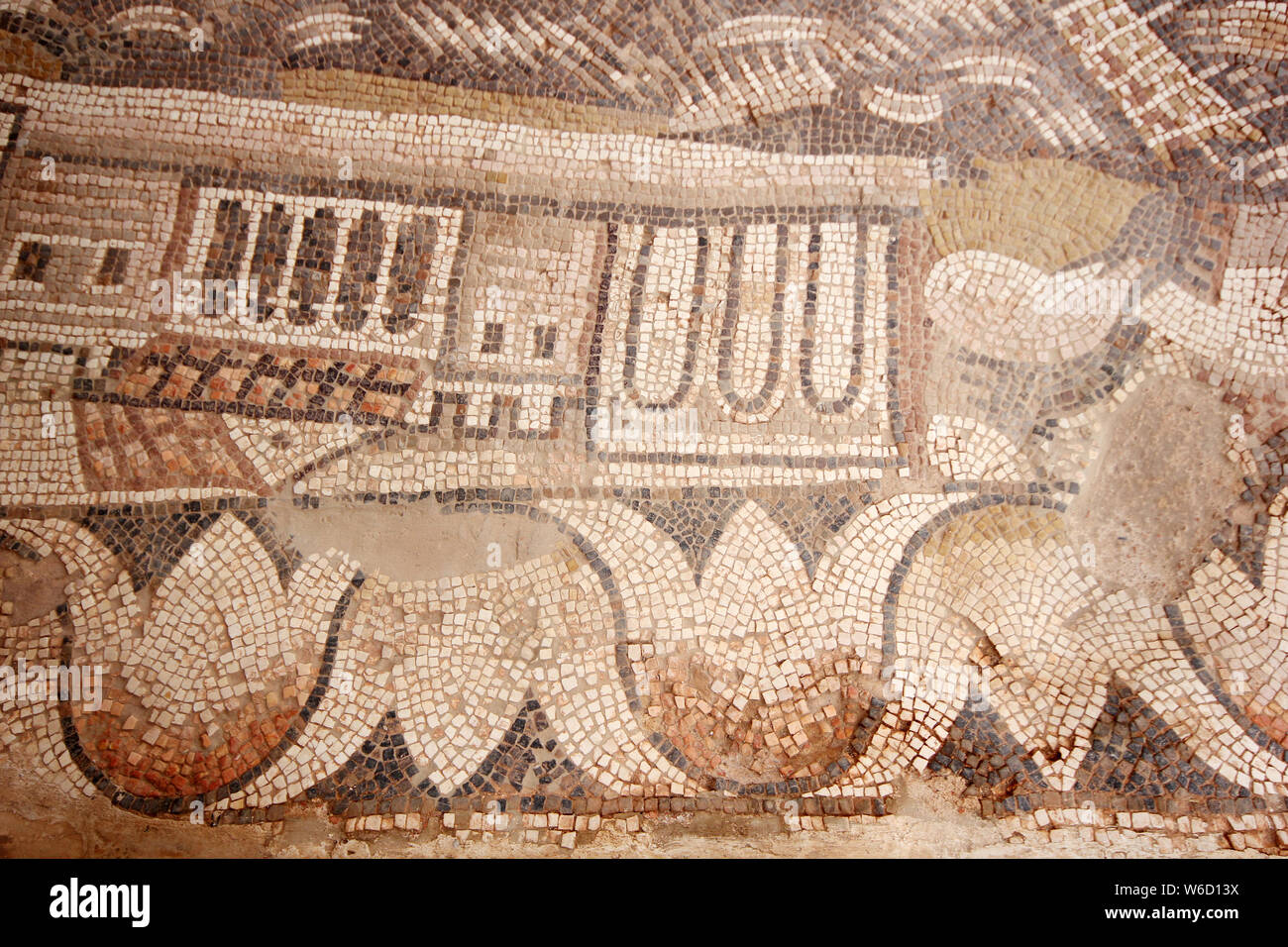 Roman mosaic tiled flooring hi-res stock photography and images - Alamy