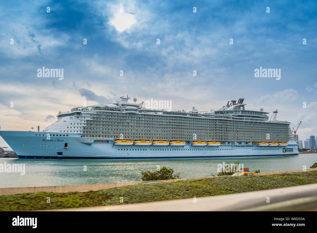 Royal caribbean ship miami hi-res stock photography and images - Alamy