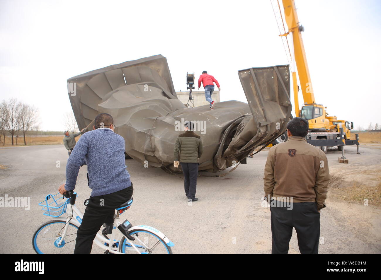 6 ton hi-res stock photography and images - Alamy