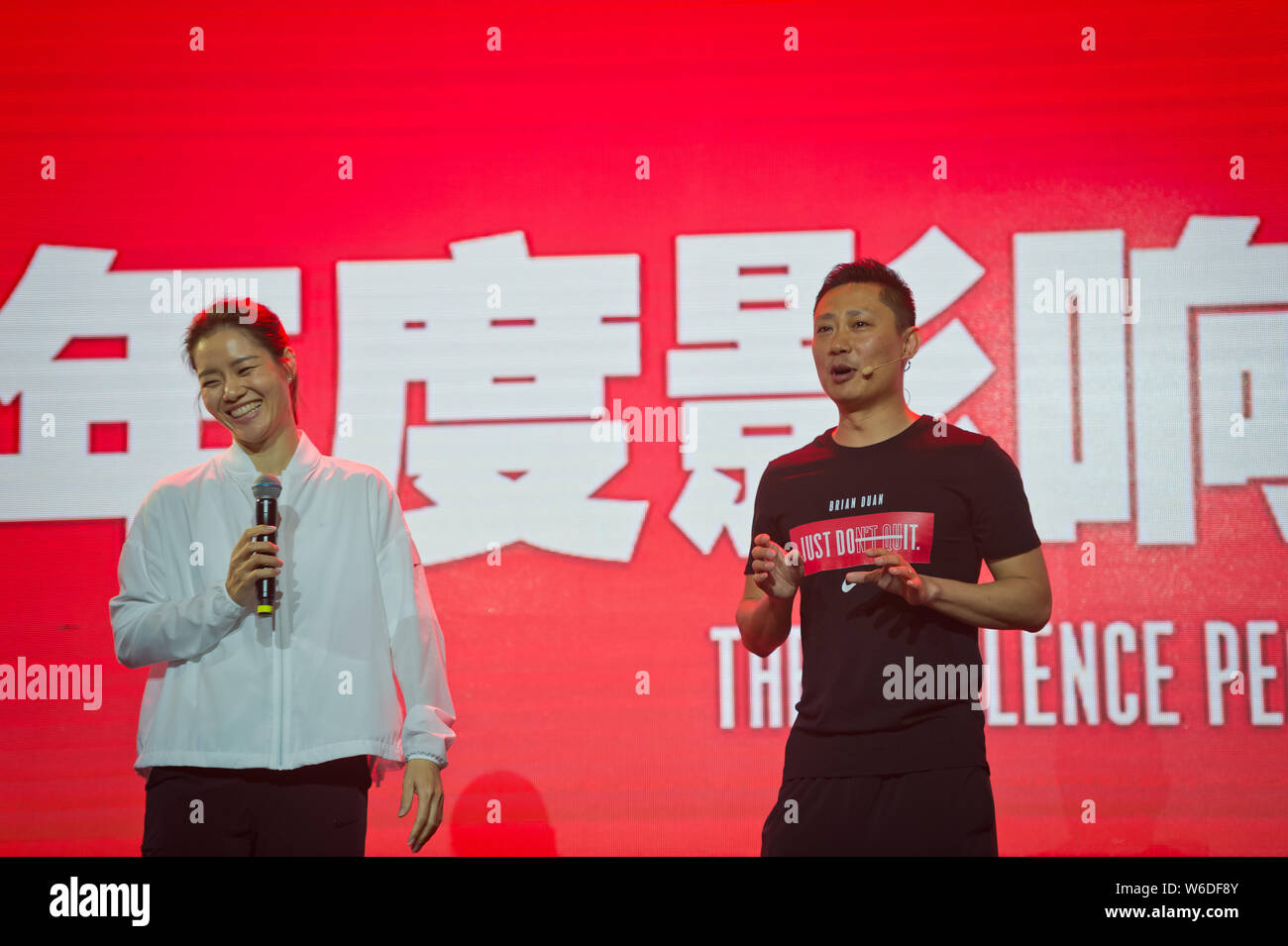 Retired Chinese tennis star Li Na, left, attends the Nike Super Workshop in Shanghai, China, 12 April 2018. Stock Photo