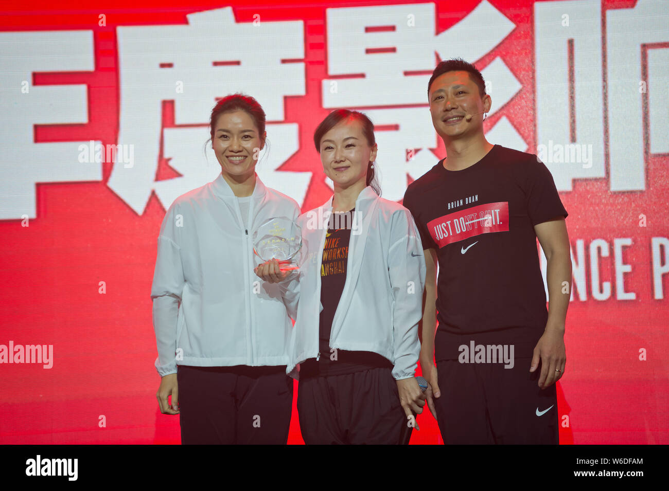 Retired Chinese tennis star Li Na, left, attends the Nike Super Workshop in Shanghai, China, 12 April 2018. Stock Photo