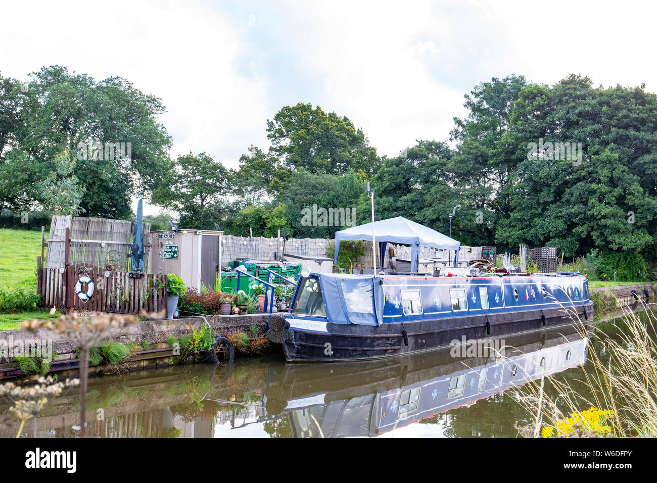 Private Canal Hi res Stock Photography And Images Alamy private-canal-hi-res-stock-photography-and-images-alamy