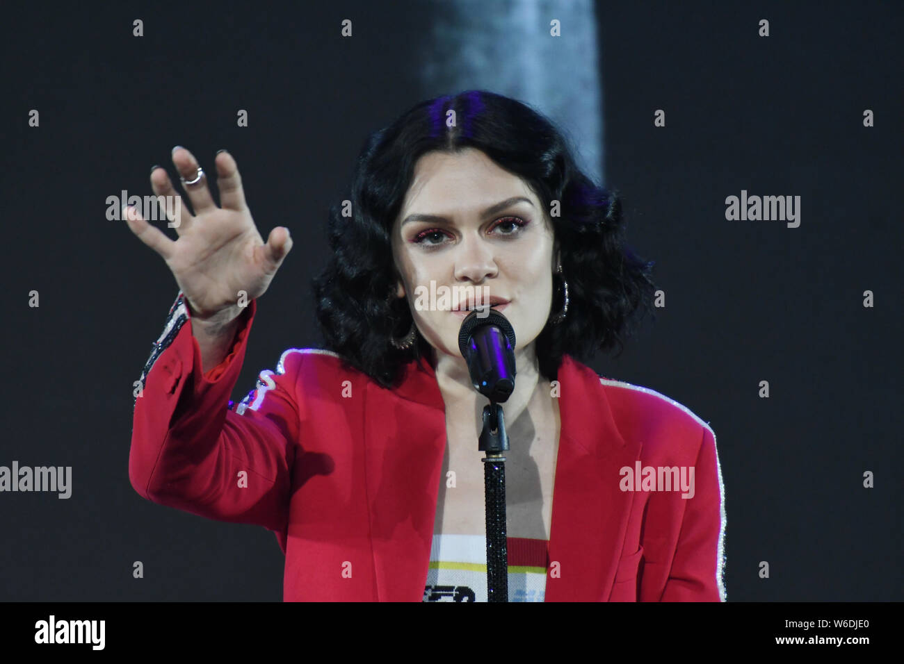 Singer jessie j performs hi-res stock photography and images - Alamy