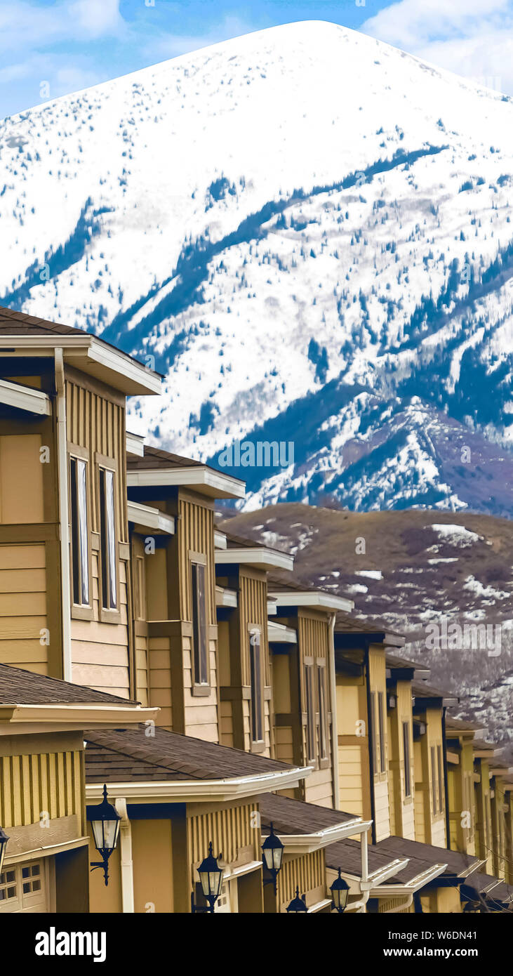 Vertical frame row homes hi-res stock photography and images - Alamy