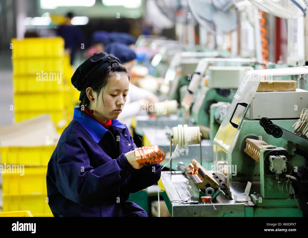 --FILE--Female Chinese workers produce components and parts of ...