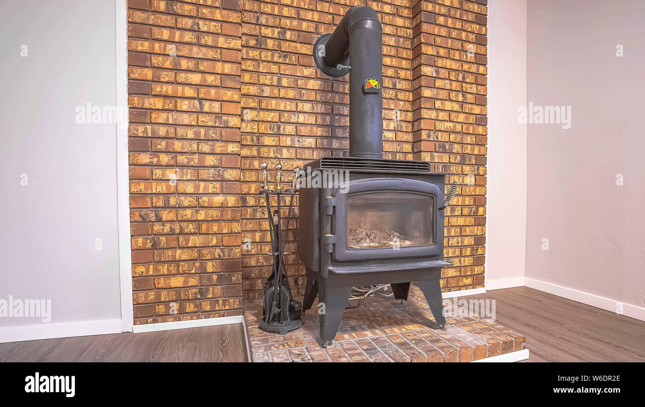 Panorama Frame Black Metal Fireplave With Glass Door And Pipe