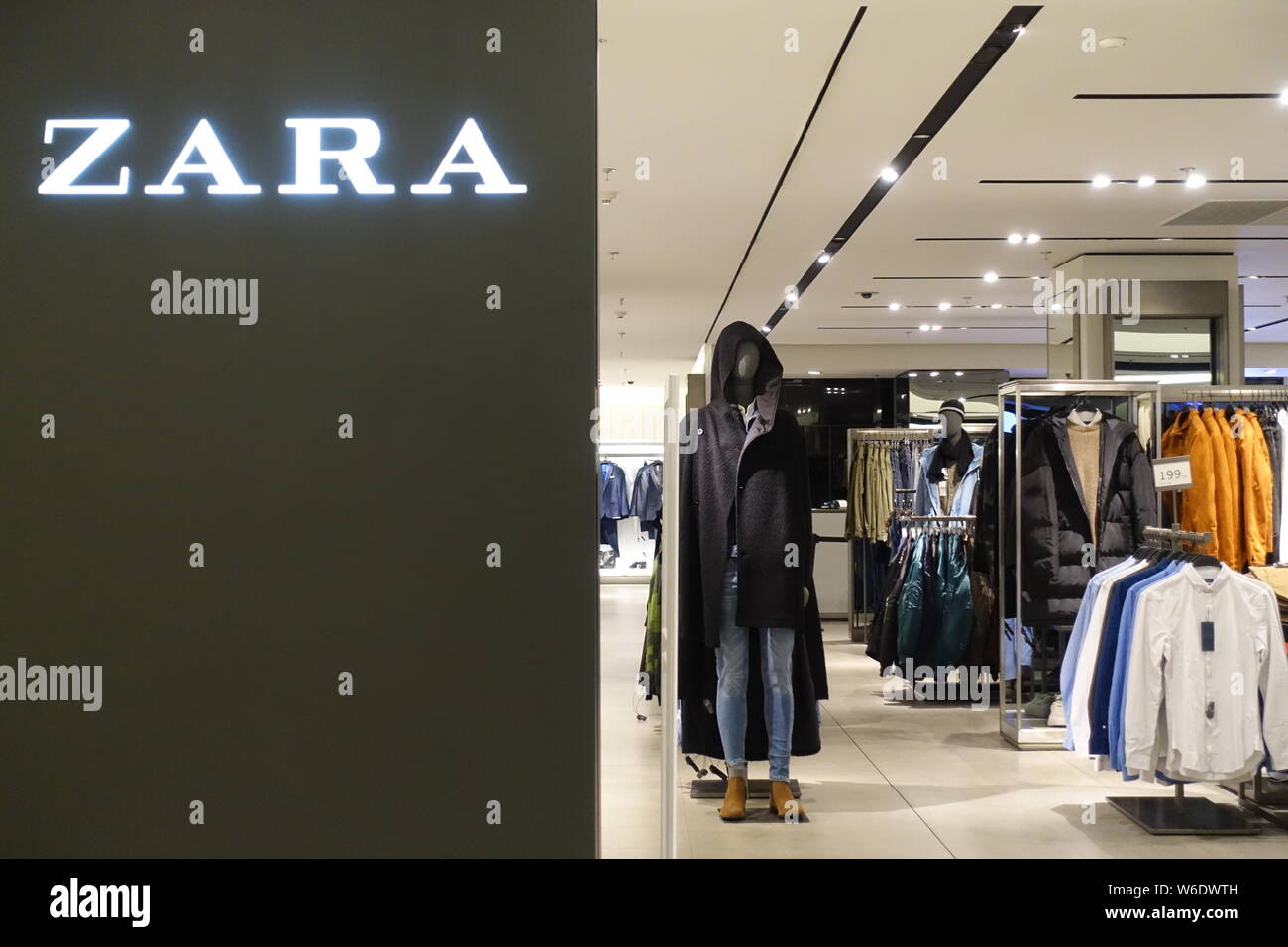 Zara store china hi-res stock photography and images - Page 2 - Alamy