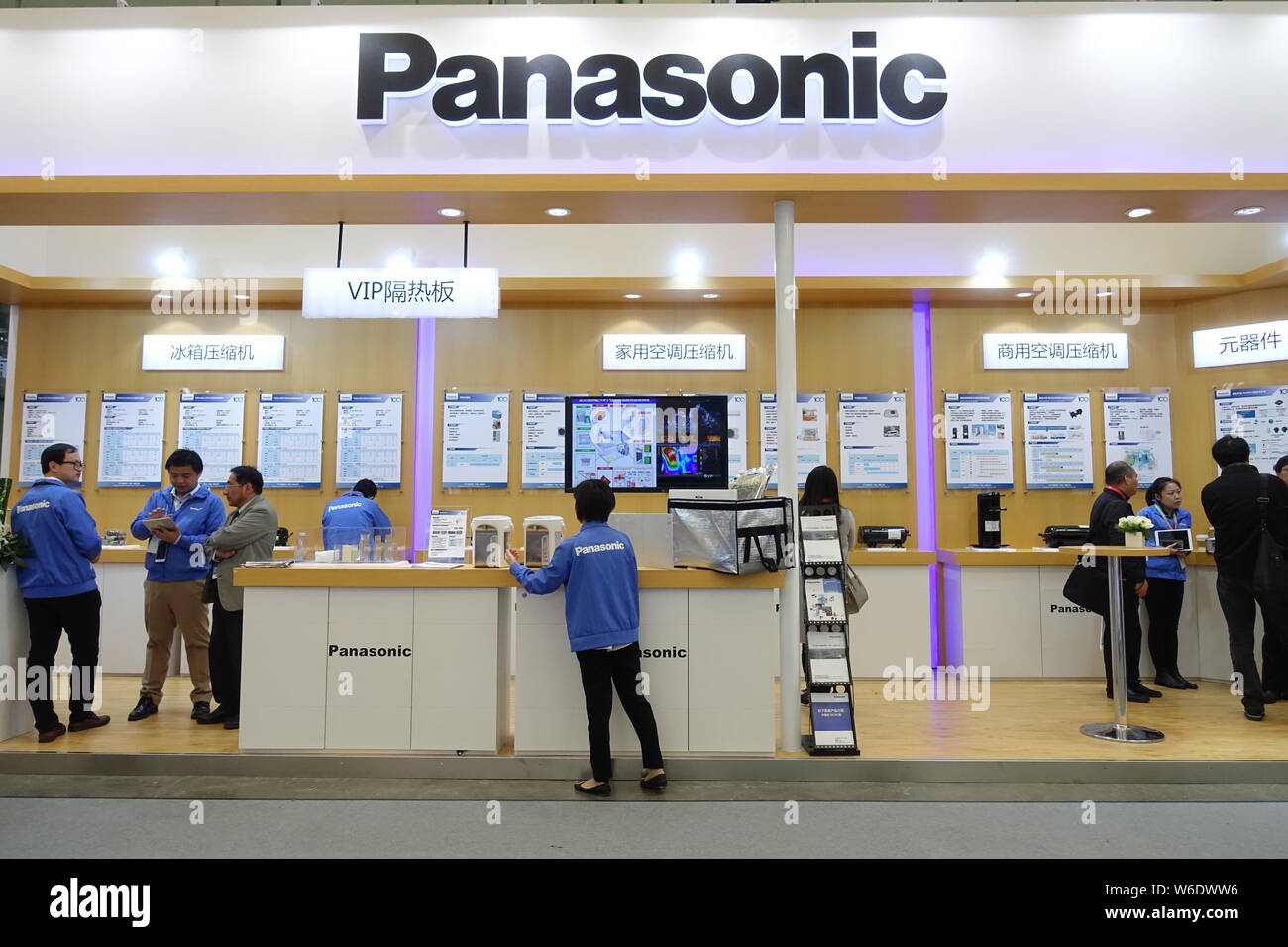 Panasonic tv hires stock photography and images Alamy