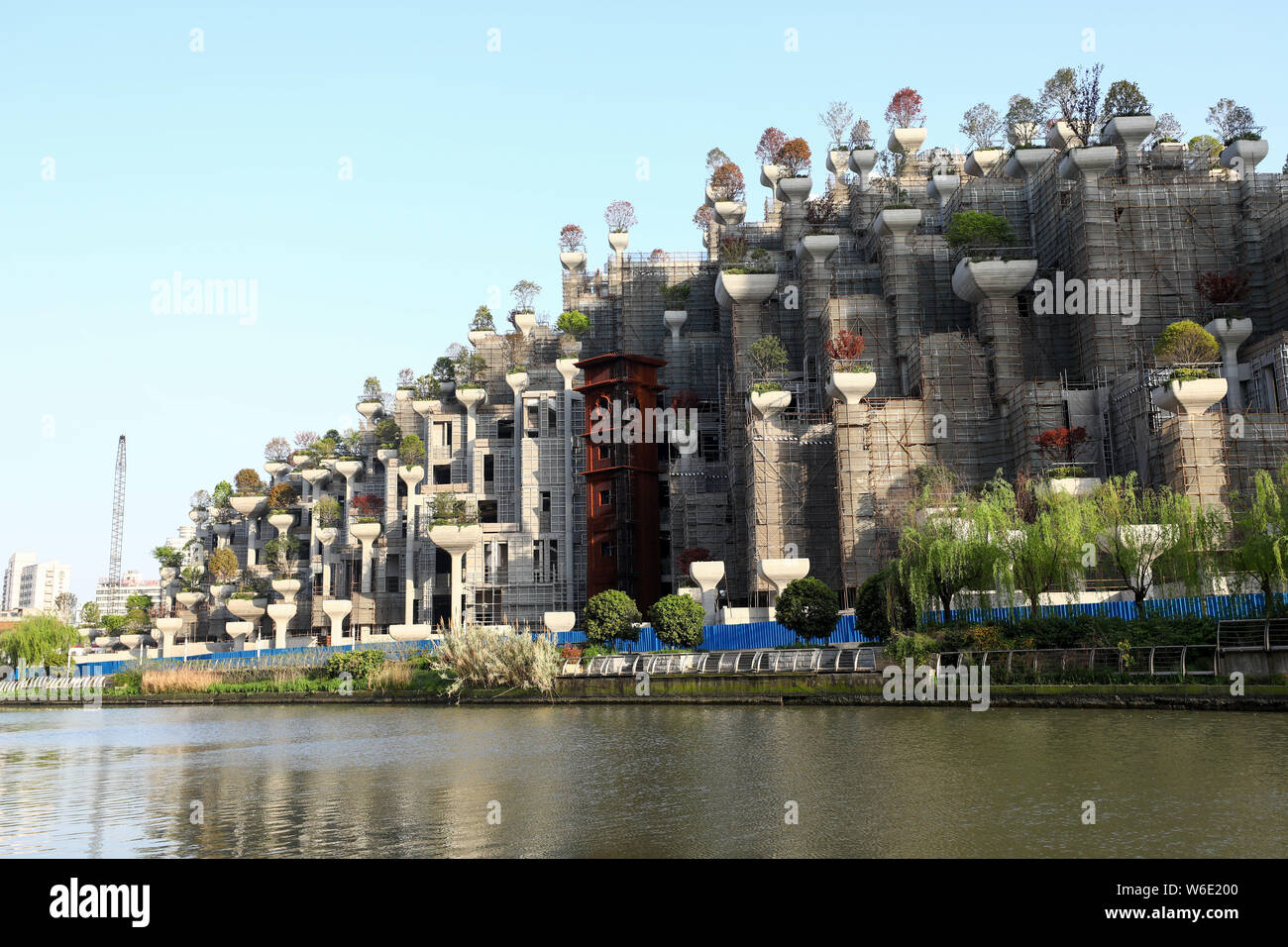 the-amazing-building-featuring the-amazing-building-featuring