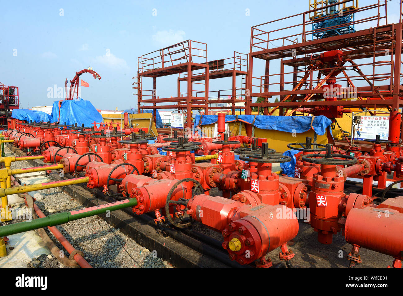 Hydraulic fracturing hi-res stock photography and images - Alamy
