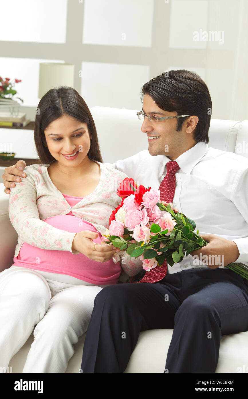 Indian man photographing his pregnant wife wearing saree on mobile phone  camera 24754049 Stock Photo at Vecteezy