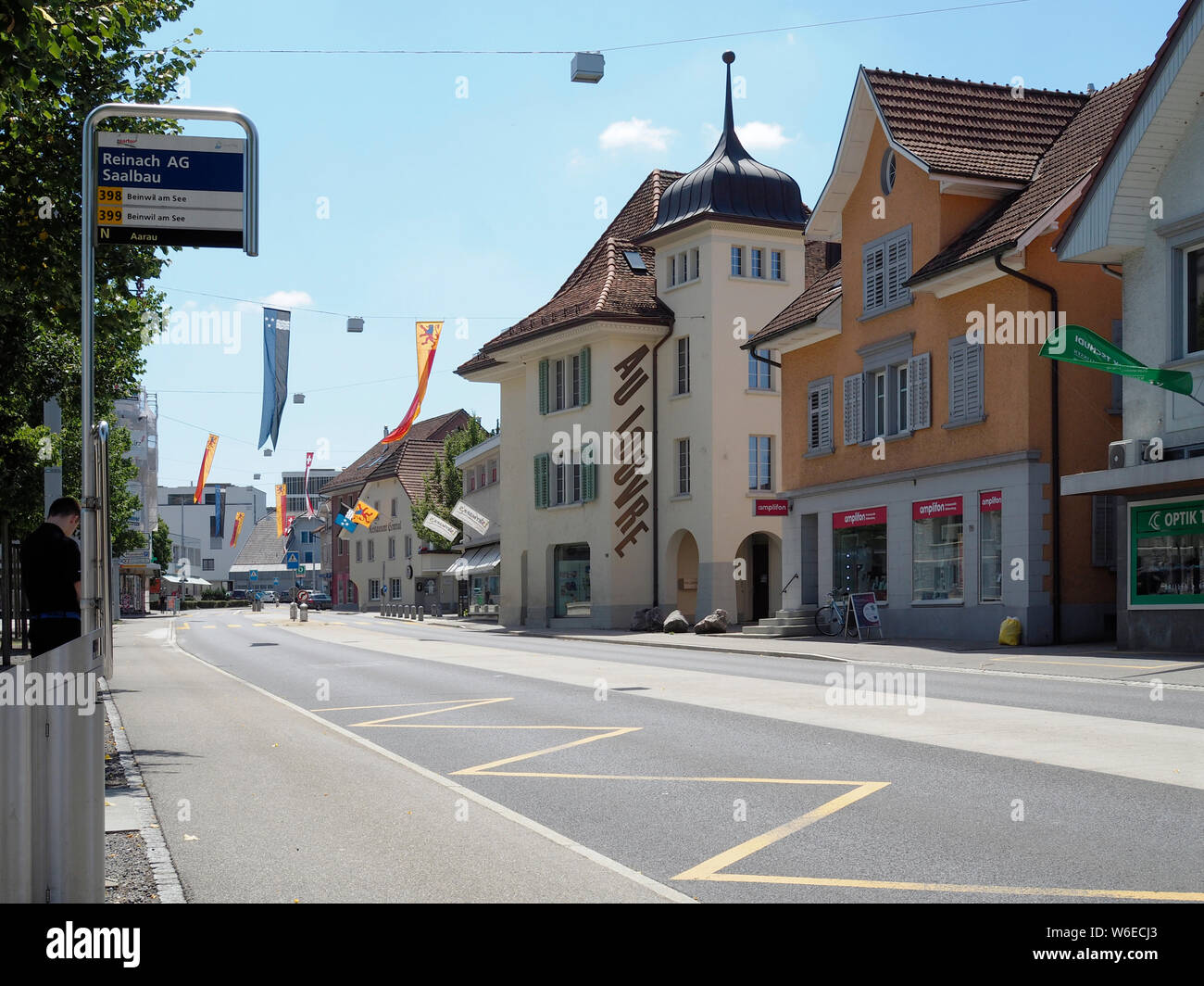 Bushaltestelle Saalbau auf der Hauptstrasse in Reinach AG, Schweiz, Europa Stock Photo
