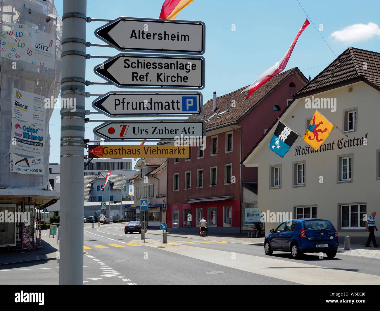 Wegweiser bei der Hauptstrasse in Reinach AG, Schweiz, Europa Stock Photo