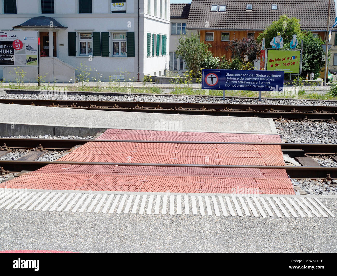Bahnübergang in Beinwil am See, Kanton Aargau, Schweiz, Europa Stock Photo