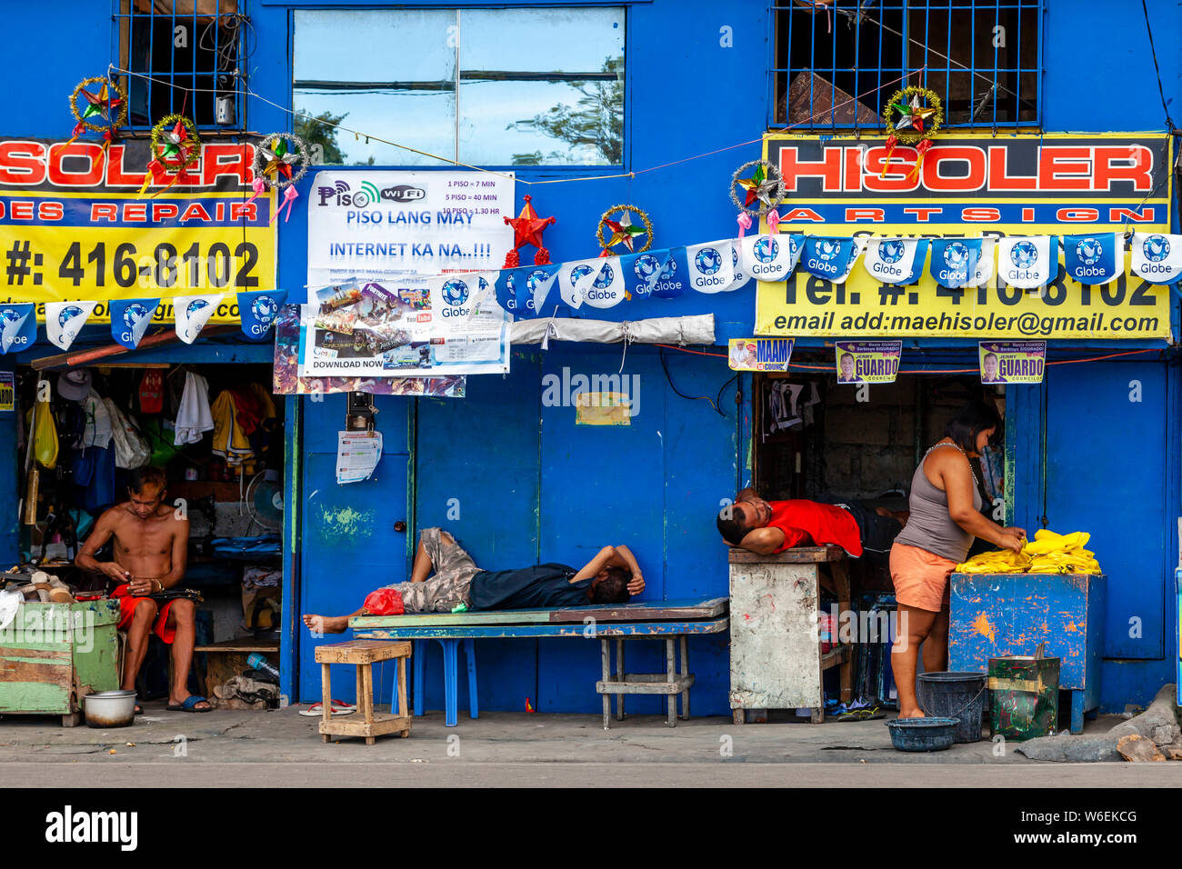 Women Do All The Work, Cebu City, Cebu, The Philippines Stock Photo