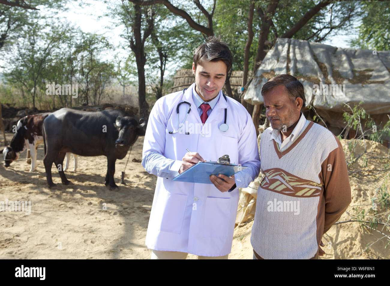 Doctor patient consultation indian hi-res stock photography and images ...