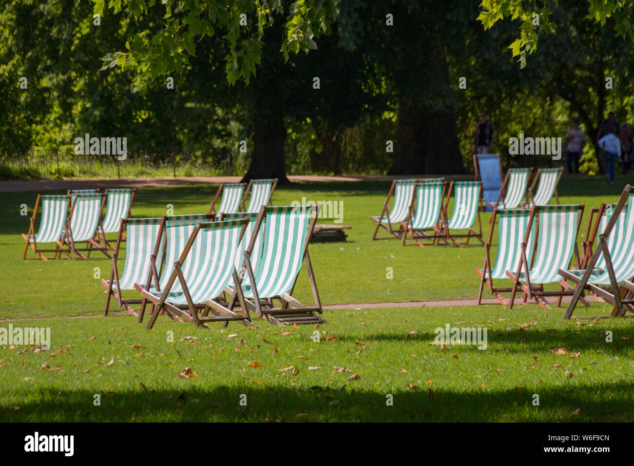 Lawn Chairs St James Park Stock Photos Lawn Chairs St James Park