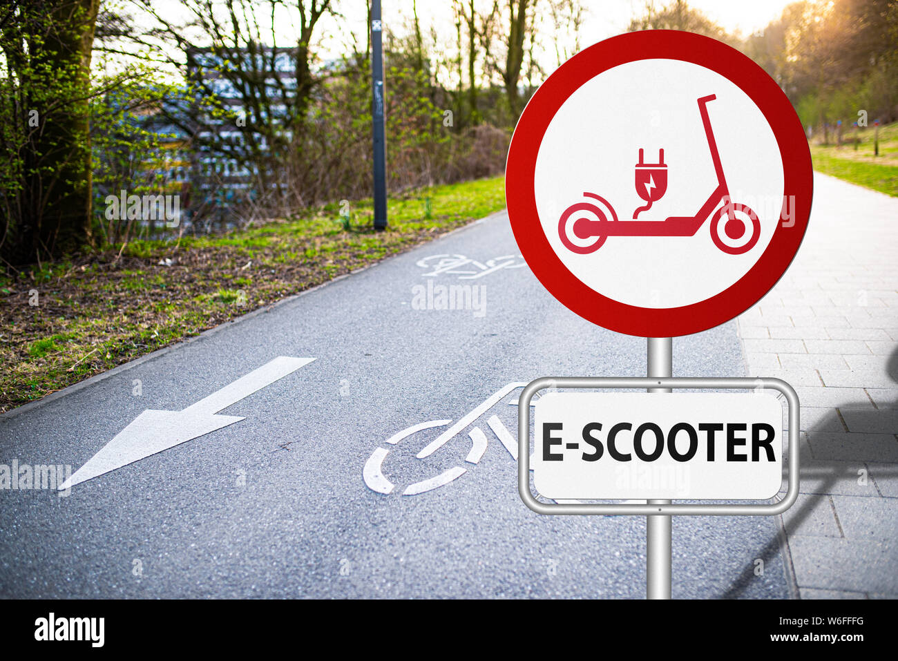 e-scooter prohibition sign on bike path, electric push scooters banned Stock Photo