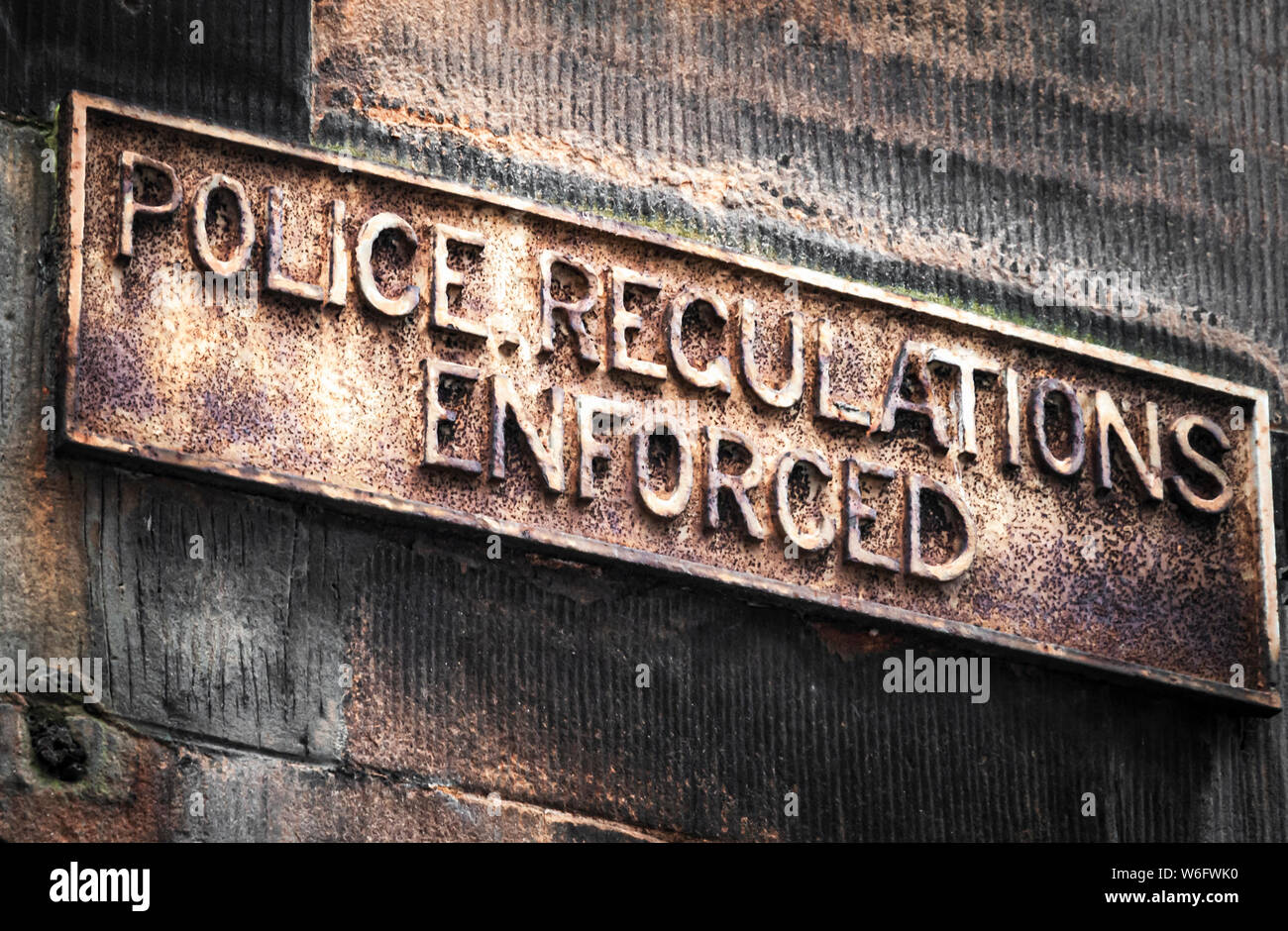 'Police Regulations Enforced' street sign on the side of a building on Rose Street, Edinburgh, Scotland. 04 May 2013 Stock Photo