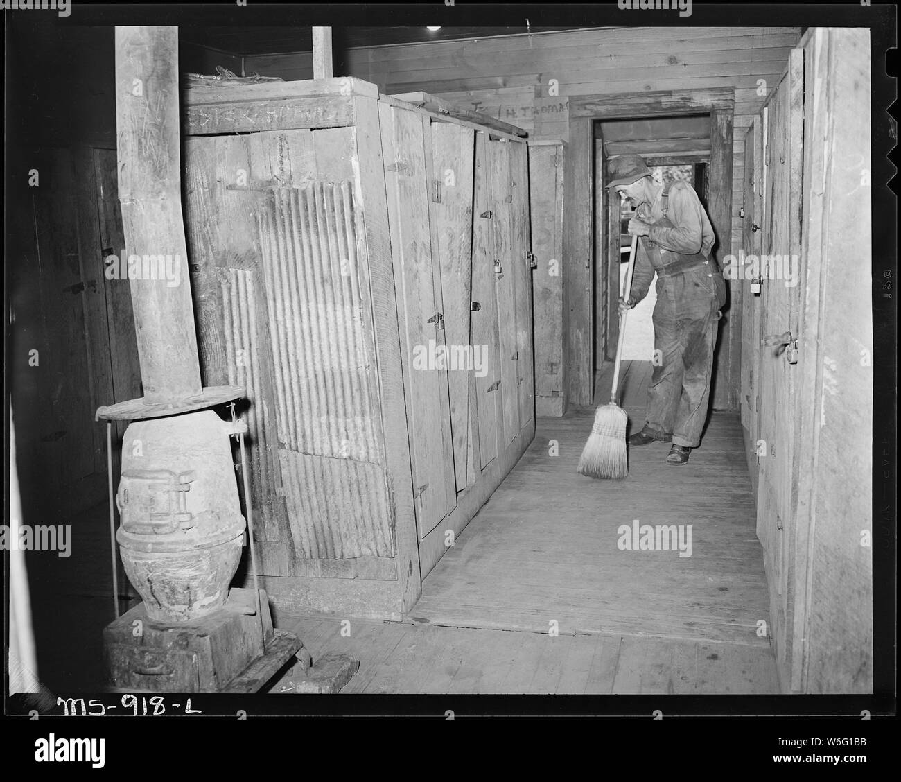 Cleaning up the locker room in the bathouse at the mine. Brilliant Coal  Company, Calimet Mine, Parrish, Walker County, Alabama Stock Photo - Alamy