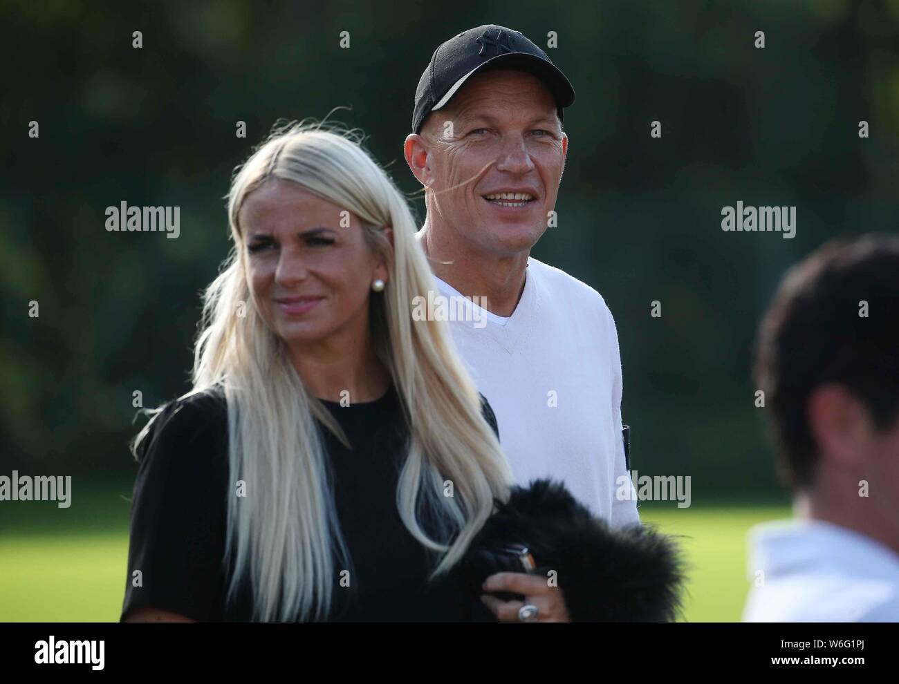Firo 29 07 2019 Football 2019 2020 1 Bundesliga Test Match In Kitzbuhl Fc Schalke 04 Fc Bologna Axel Schulz And With Together With His Wife Patricia Schulz Usage Worldwide Stock Photo Alamy