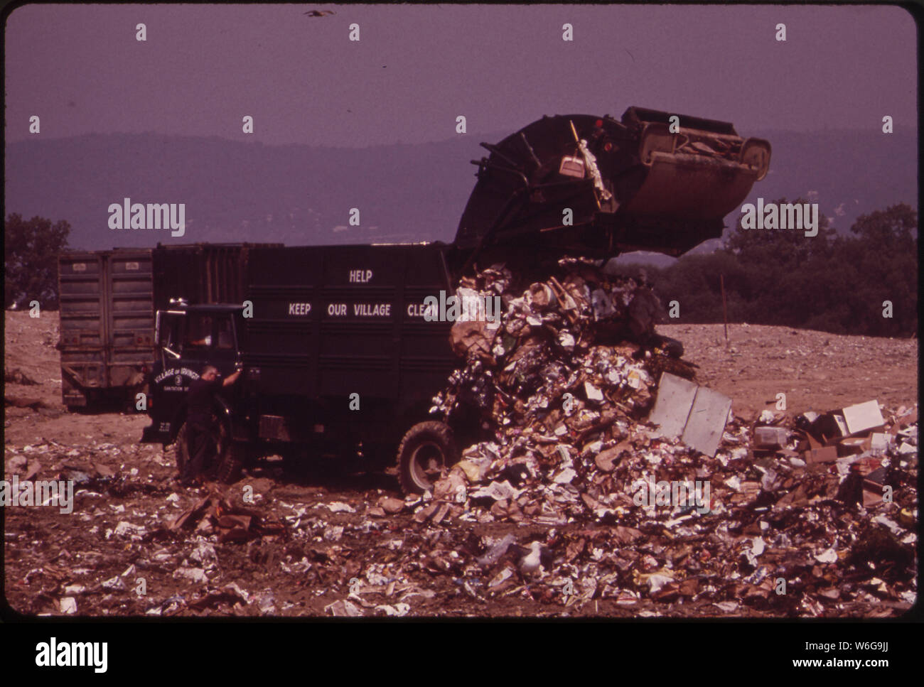 DUMPING GARBAGE AT THE CROTON LANDFILL OPERATION Stock Photo Alamy
