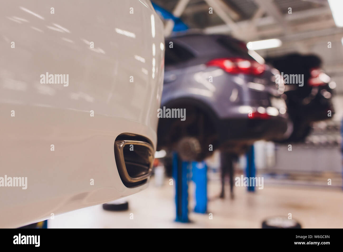 Car lift failure hires stock photography and images Alamy