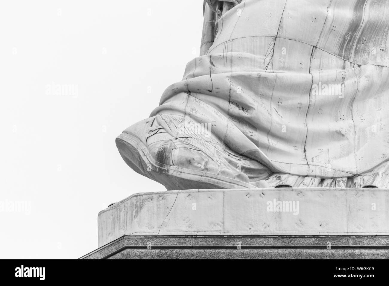 Statue of liberty feet hi-res stock photography and images - Alamy