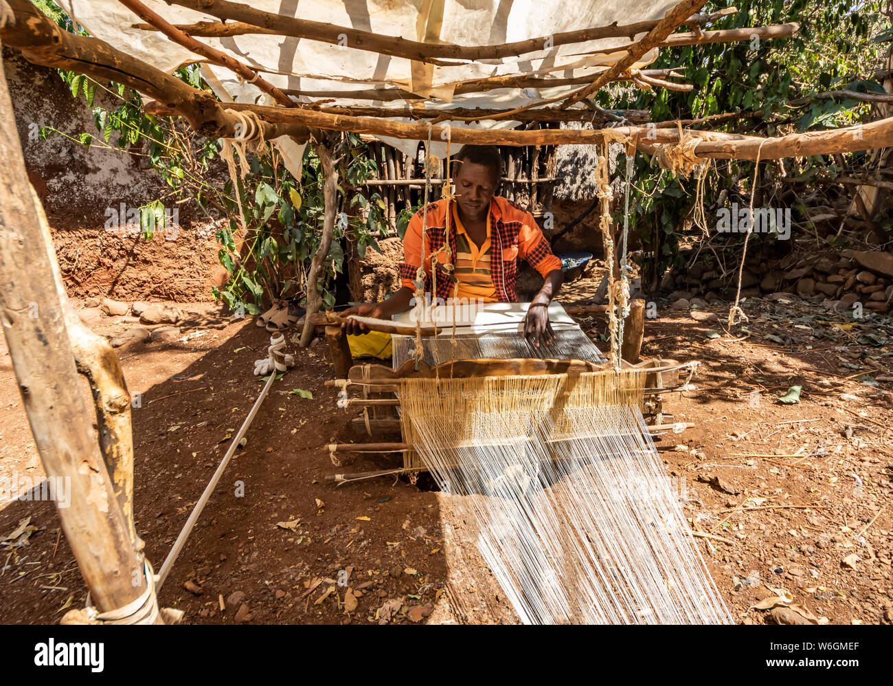 Konso man weaving cloth on his loom; KaratKonso, Southern Nations