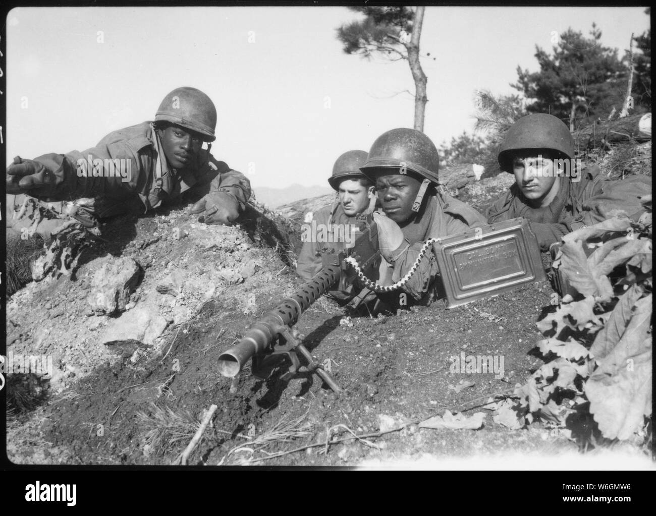 Fighting with the 2nd Infantry Division north of the Chongchon River, Sergeant First Class Major Cleveland, weapons squad leader, points out Communist-led North Korean position to his machine gun crew.; General notes:  Use War and Conflict Number 1426 when ordering a reproduction or requesting information about this image. Stock Photo