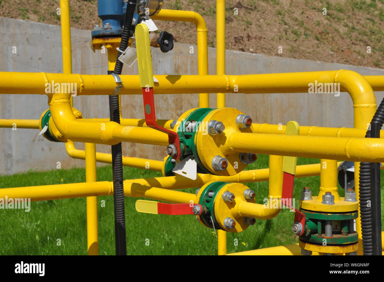 Gas industry, gas transmission system. Communications, valves and