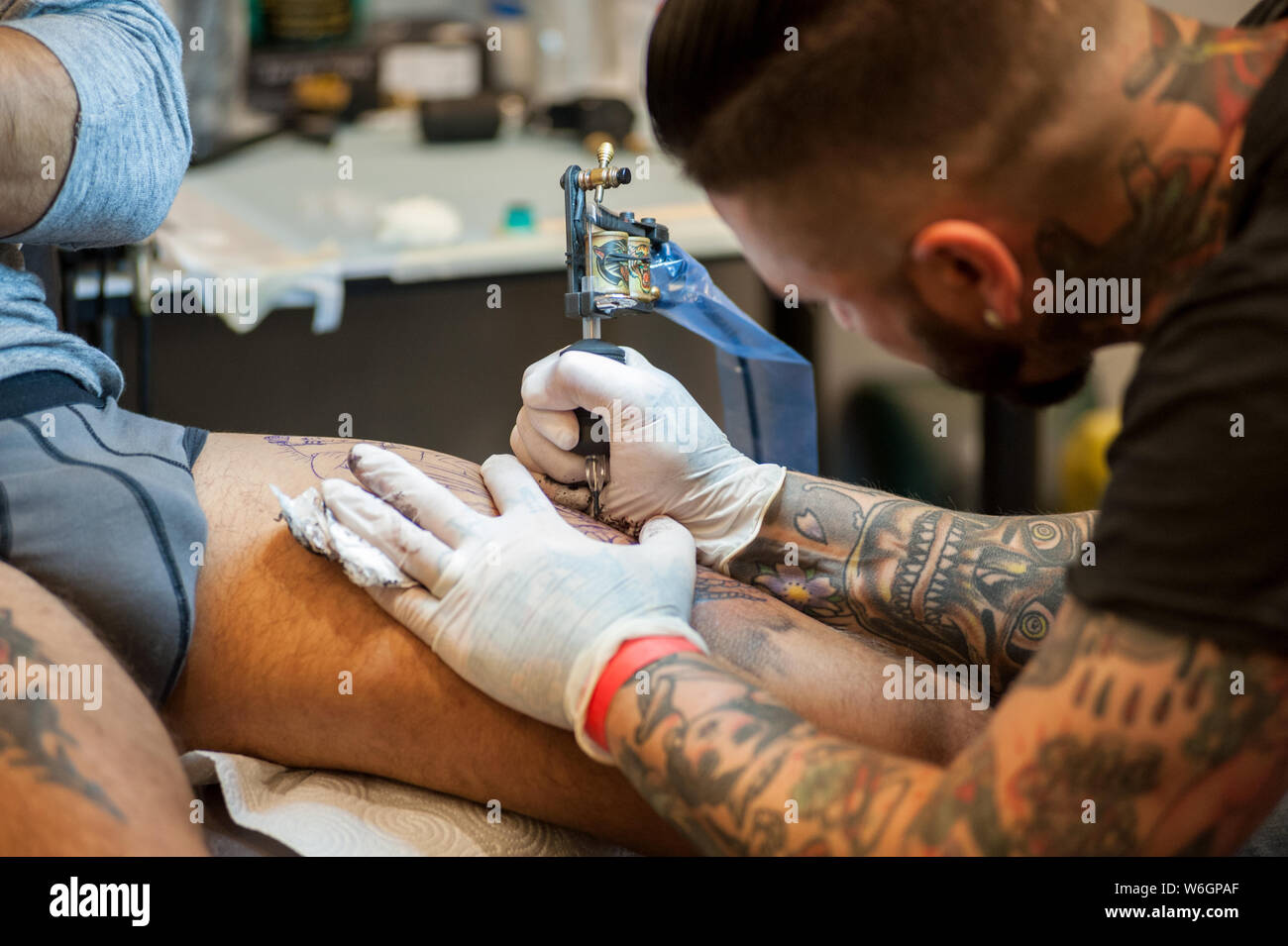 Practicing a tattoo with the American tecnique at Florence Tattoo  Convention 2017 Stock Photo  Alamy