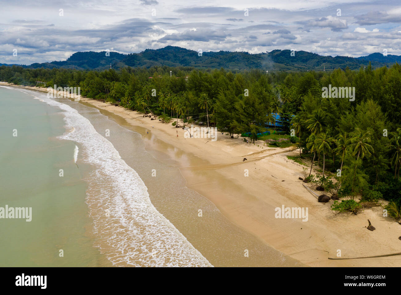 Drone beach palm trees hi-res stock photography and images - Alamy