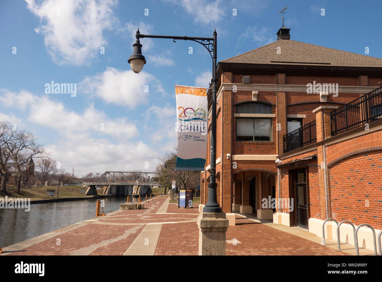 Erie Canal lock 2E in Waterford NY Stock Photo Alamy
