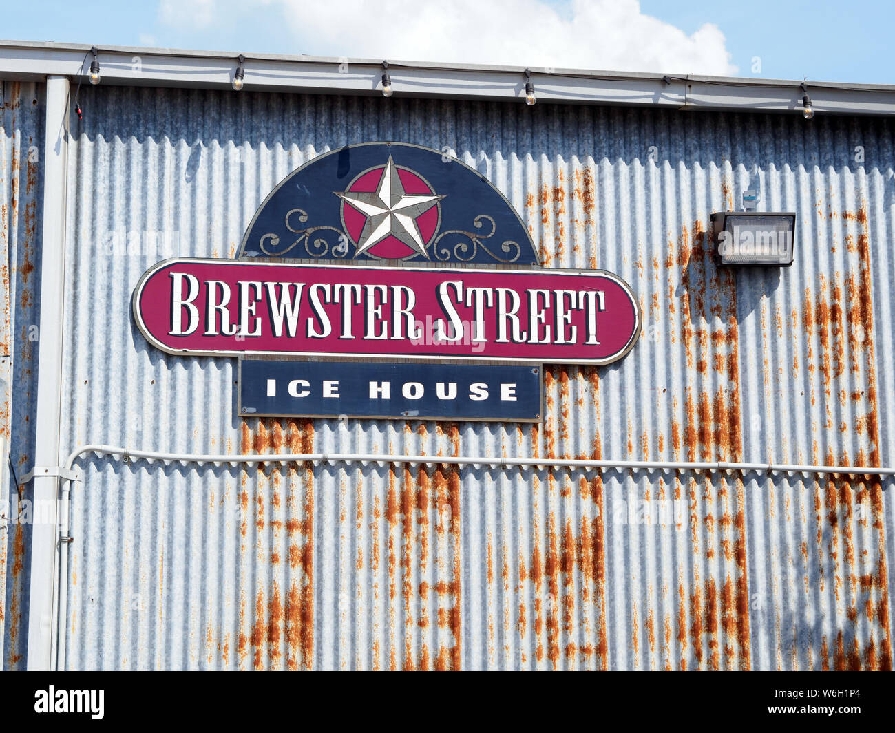 The Brewster Street Ice House is a popular local restaurant, bar and live music venue located in Corpus Christi, Texas USA. Stock Photo