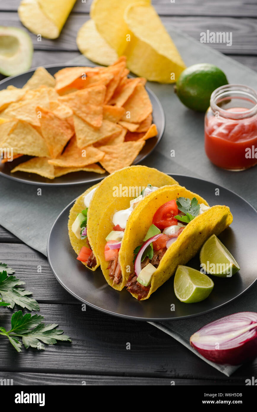 Hard-shell tacos and nachos Stock Photo - Alamy