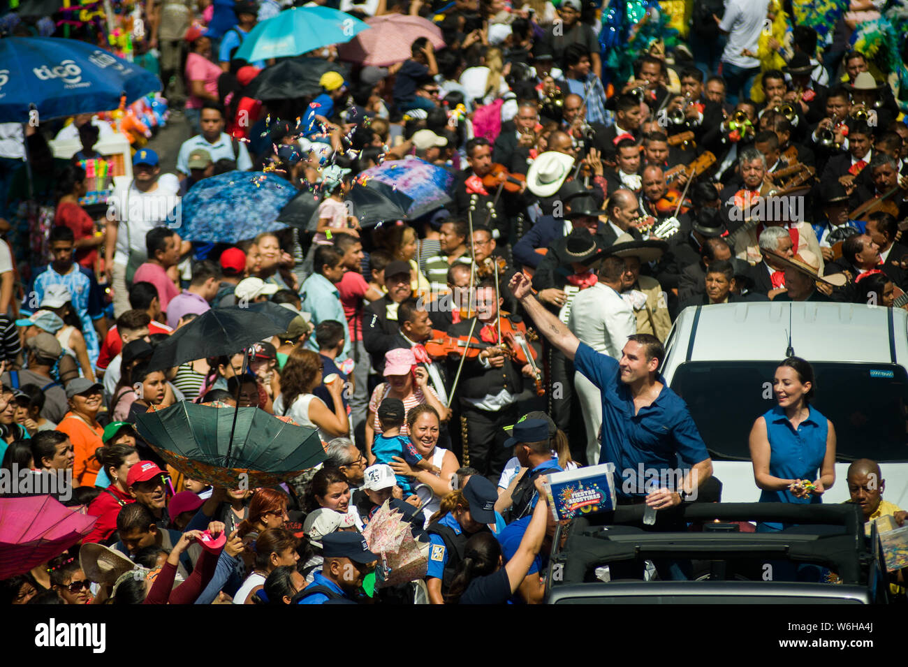 San Salvador, El Salvador. 2nd Aug, 2019. San SalvadorÂ´s mayor ERNESTO MUYSHONDT and his wife take part in a parade Credit: Camilo Freedman/ZUMA Wire/Alamy Live News Stock Photo