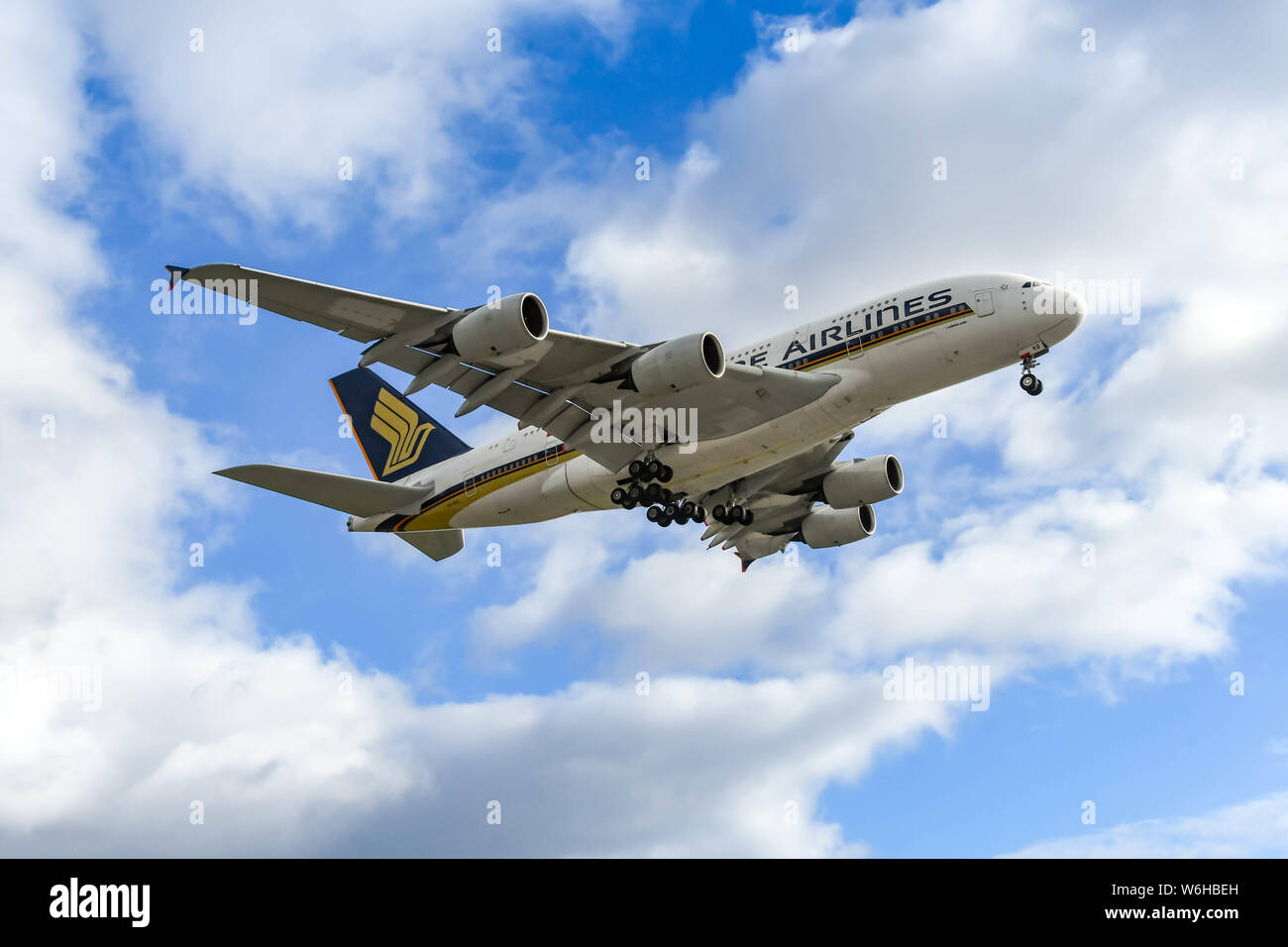 LONDON, ENGLAND - NOVEMBER 2018: Singapore Airlines Airbus A380 jet coming in to land at London Heathrow Airport. Stock Photo