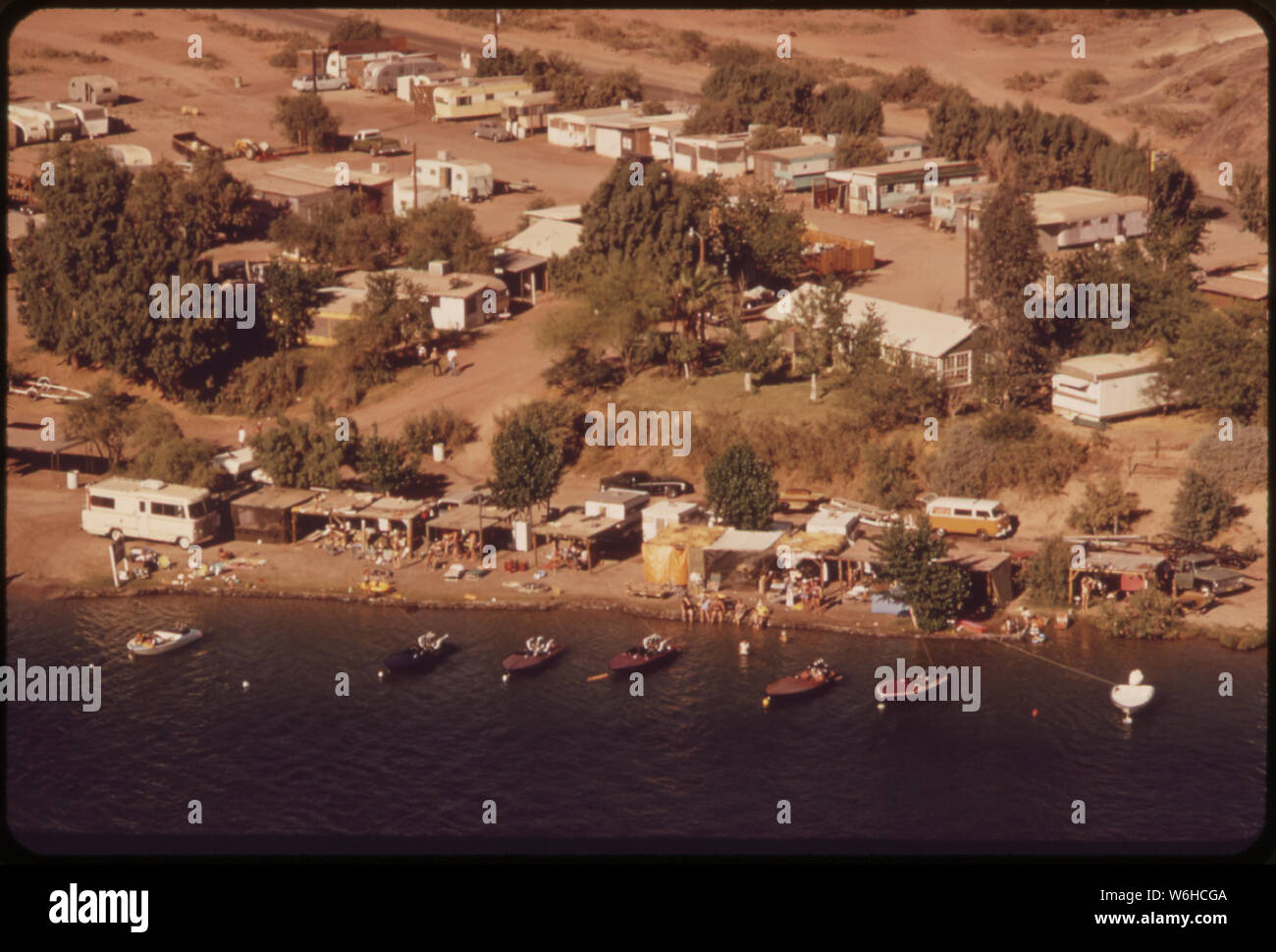 HAVASU LAKE IS FED BY THE COLORADO RIVER AND IS IMPOUNDED BY PARKER DAM. THE LAKE COVERS 25,000 ACRES IN ARIZONA AND CALIFORNIA AND IS A HEAVILY USED RECREATIONAL AREA Stock Photo