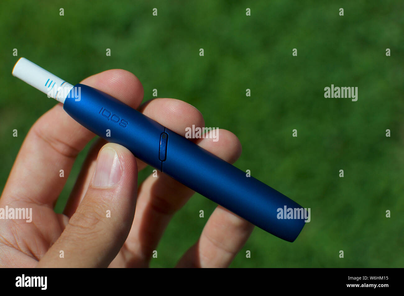 Man e cigarette hi-res stock photography and images