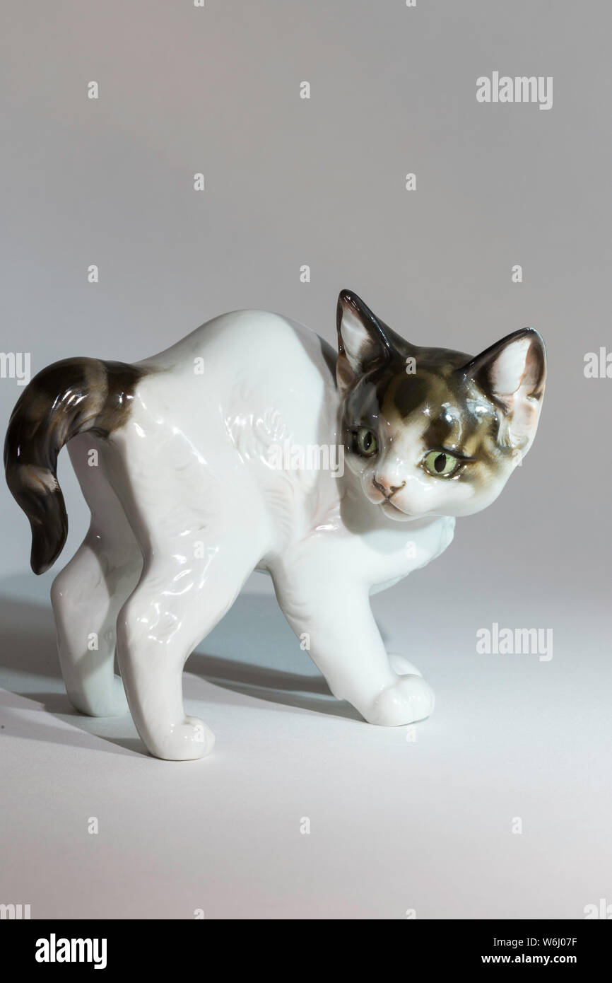 VINTAGE ROSENTHAL THEODOR KARNER DESIGN STANDING PORCELAIN CAT