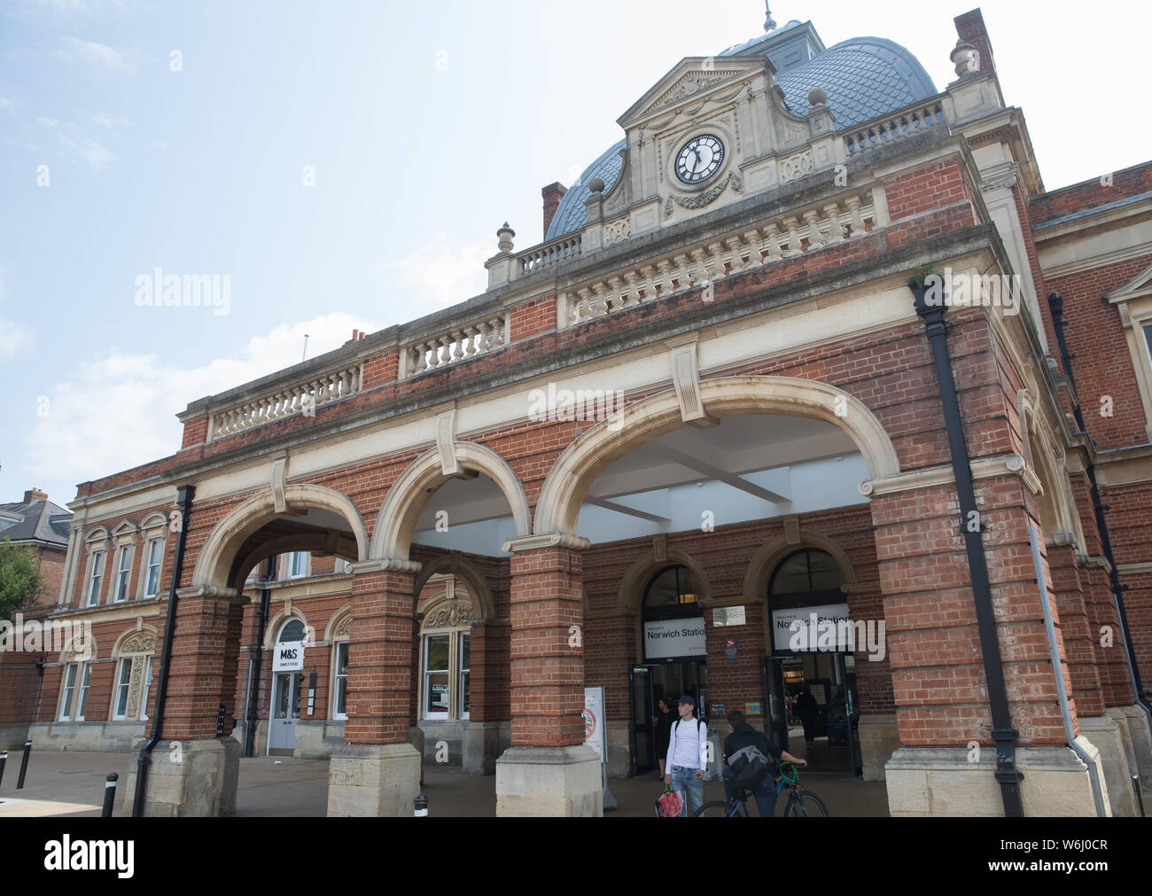 Norwich Railway Station in Norfolk Stock Photo Alamy