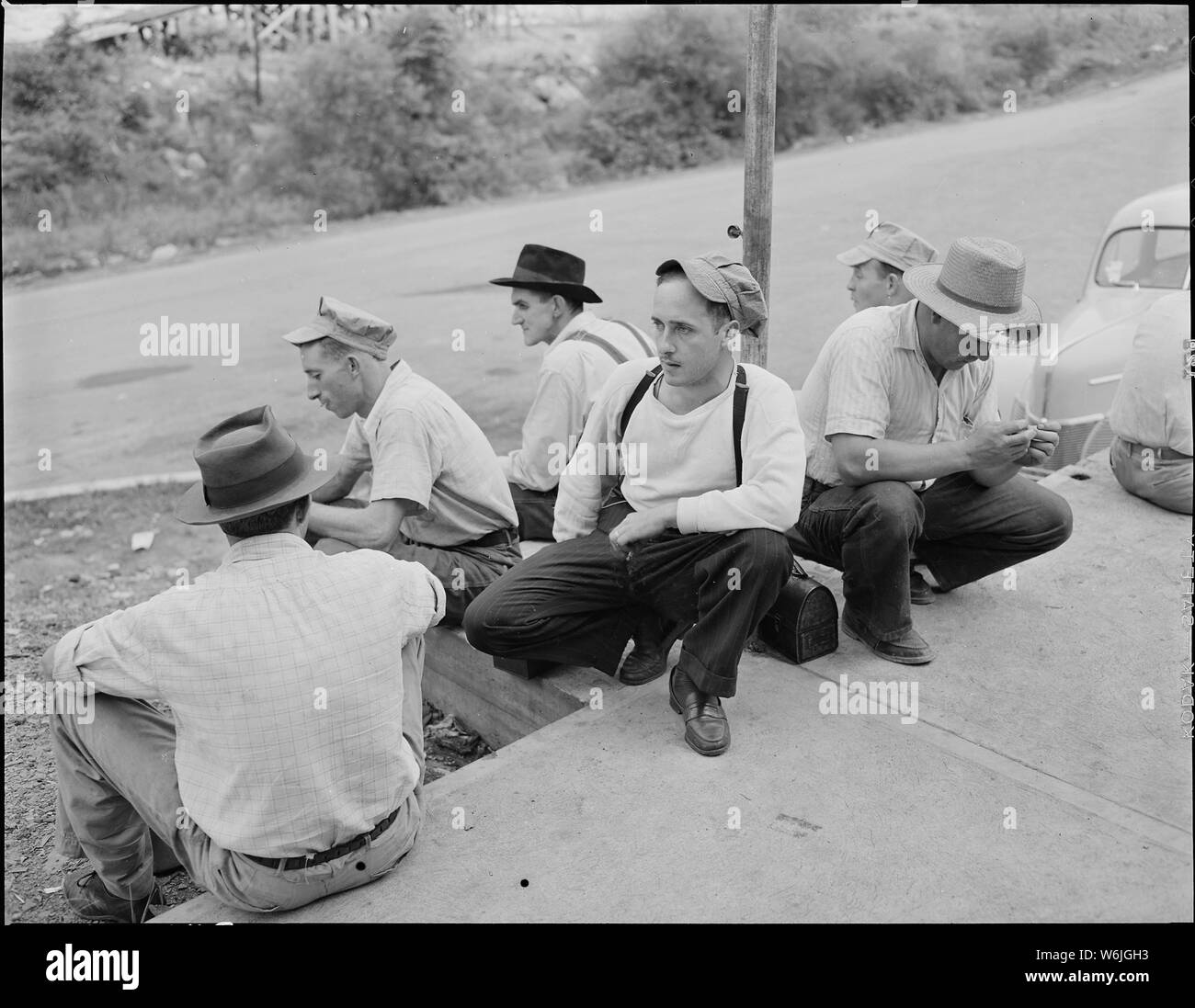 Miners waiting for the bus to take them to Richlands after they have washed up at the bathouse. Jewell Ridge Coal Company, Jewell Valley Mine, Jewell Valley, Tazewell County, Virginia. Stock Photo